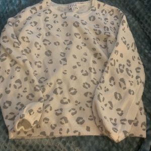 ELLE Grey leopard print sweater size small
